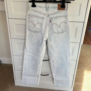 Levi’s Ribcage straight sz 30 new without tags